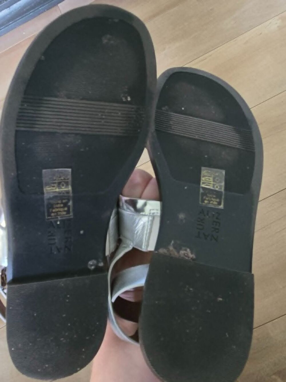 Naturalizer Kelsie Silver Leather Flat Sandals Size 5M Worn Once With Box - Picture 5 of 10